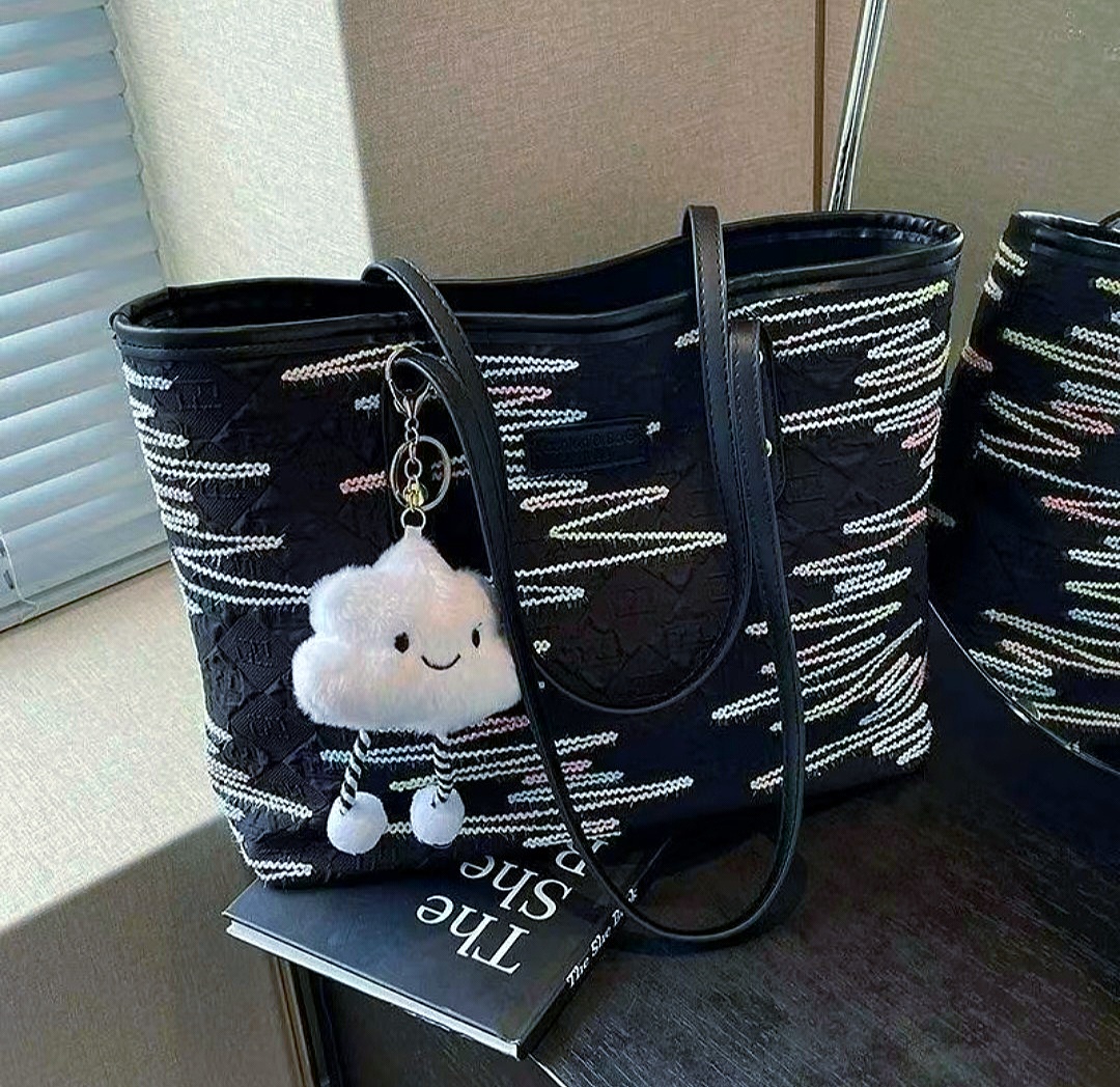 New fashion unique bag for women’s style versatile shoulder commuting large capacity tote bag
