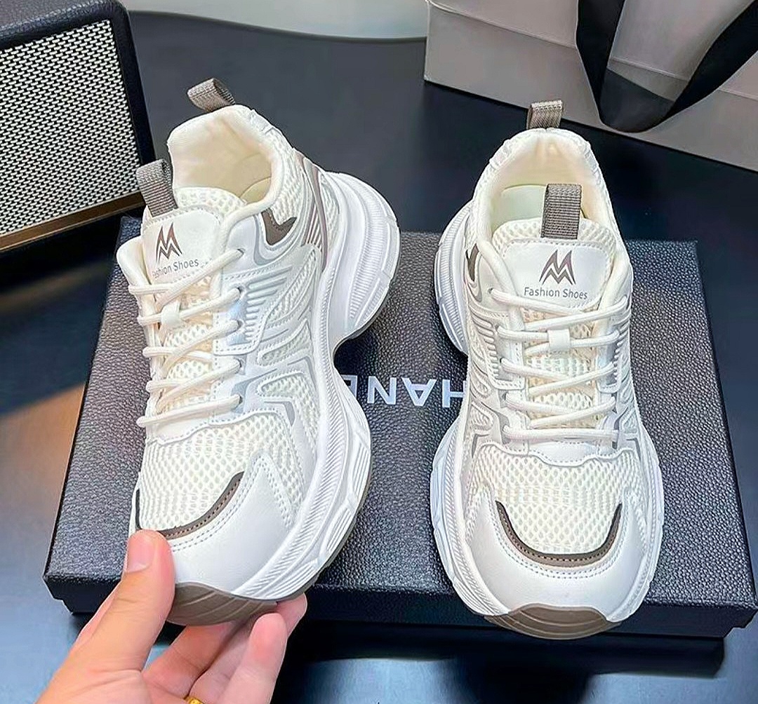 new product breathable ,comfortable and soft sole light shoes trend in different colors