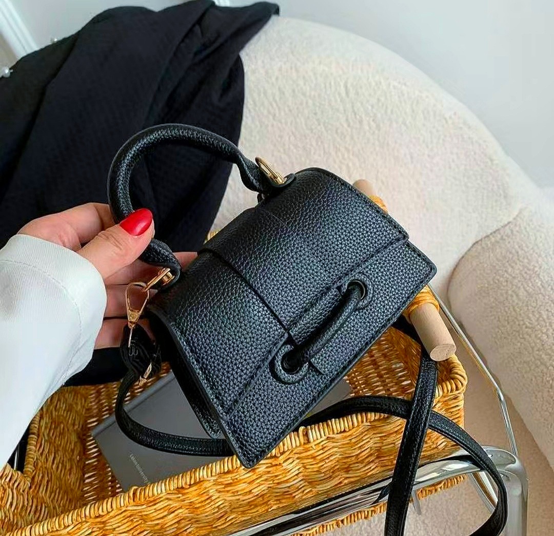 small crossbody handbag black